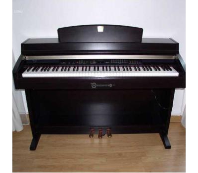 Đàn piano điện Yamaha CLP-240